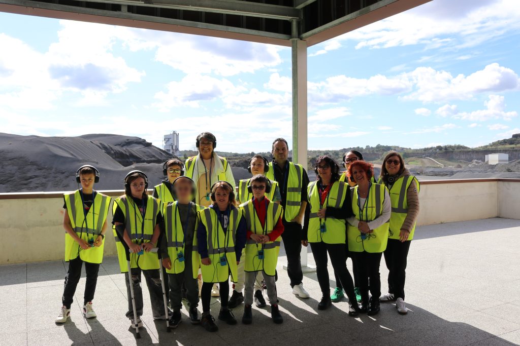 Les jeunes d’Orphéopolis en immersion au centre de tri Oekotri
