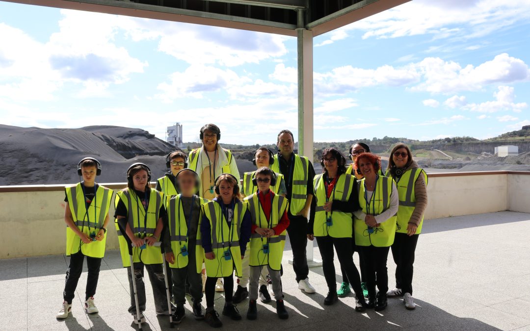 Les jeunes d’Orphéopolis en immersion au centre de tri Oekotri